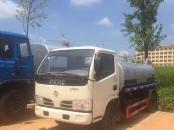 成都12噸灑水車廠家直銷 低價轉(zhuǎn)讓、專業(yè)改裝與靈活出租一站式服務(wù)